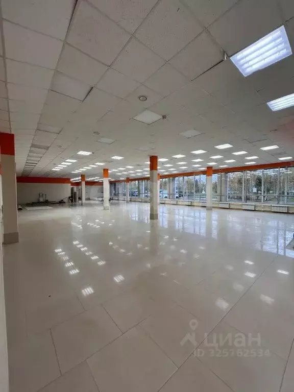 Торговая площадь в Коми, Усинск ул. Нефтяников, 36 (585 м) - Фото 1