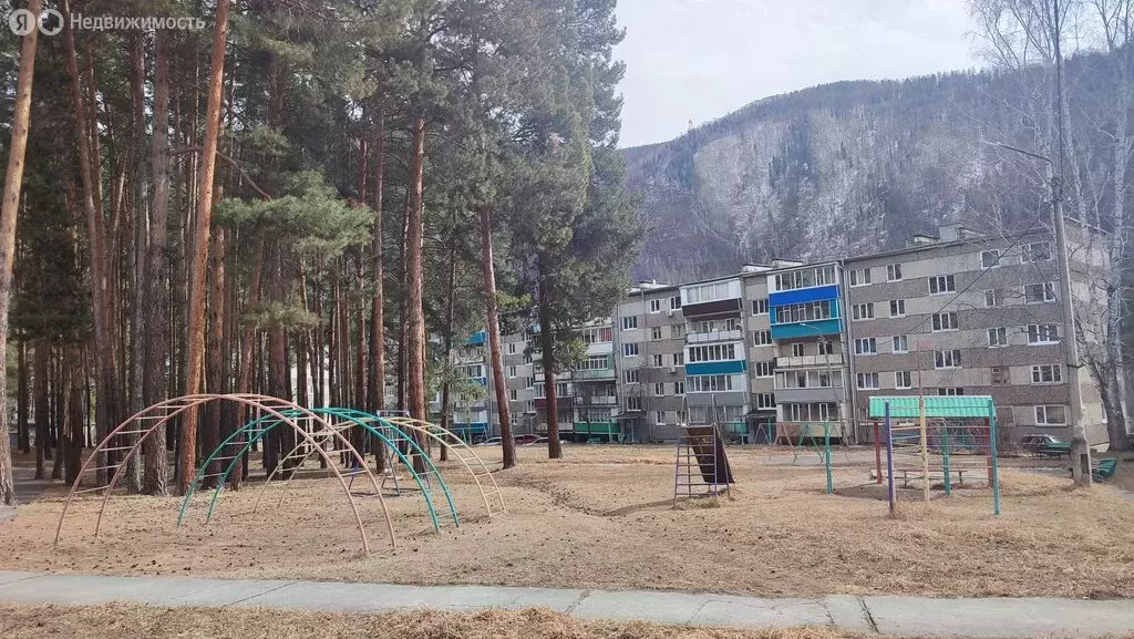 3-комнатная квартира: Республика Хакасия, рабочий посёлок Черёмушки, ... - Фото 1