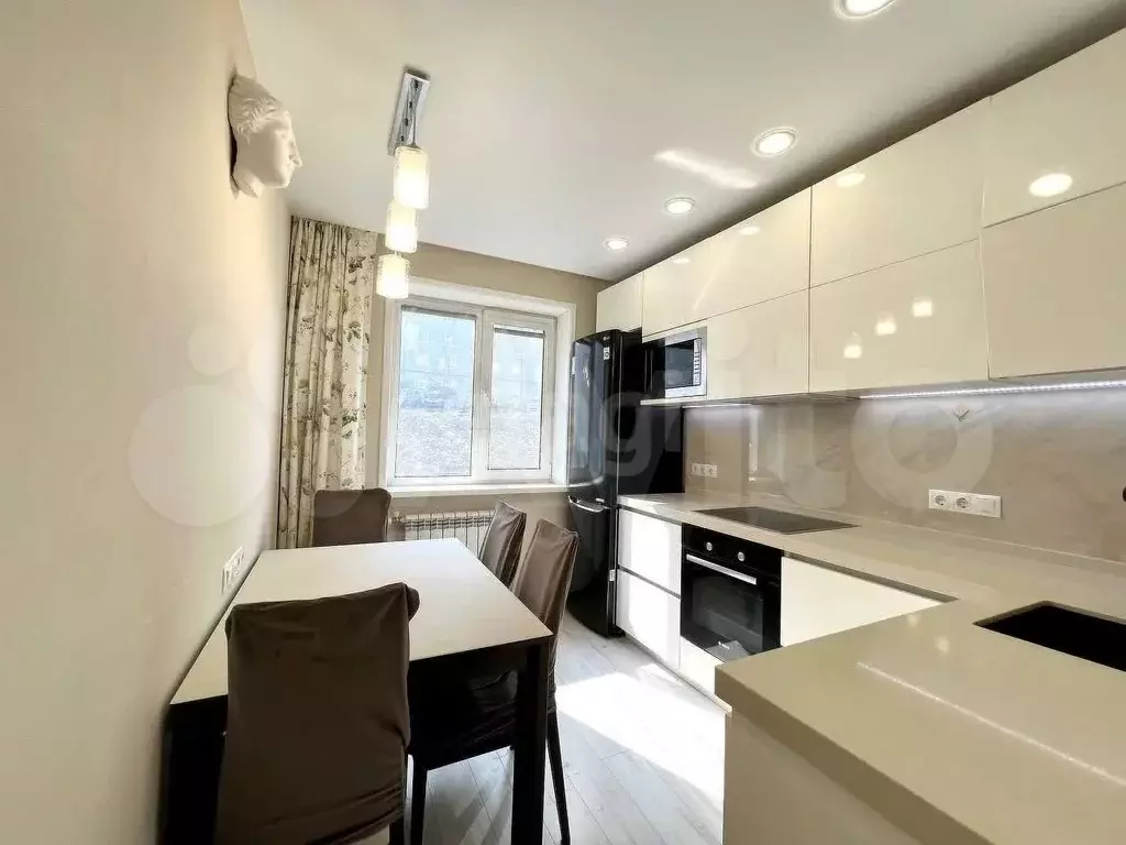 2-к. квартира, 55 м, 4/10 эт. - Фото 0