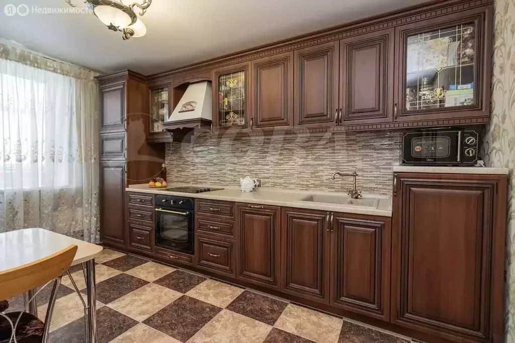 2-комнатная квартира: Тюмень, улица Малыгина, 8 (75.5 м) - Фото 1
