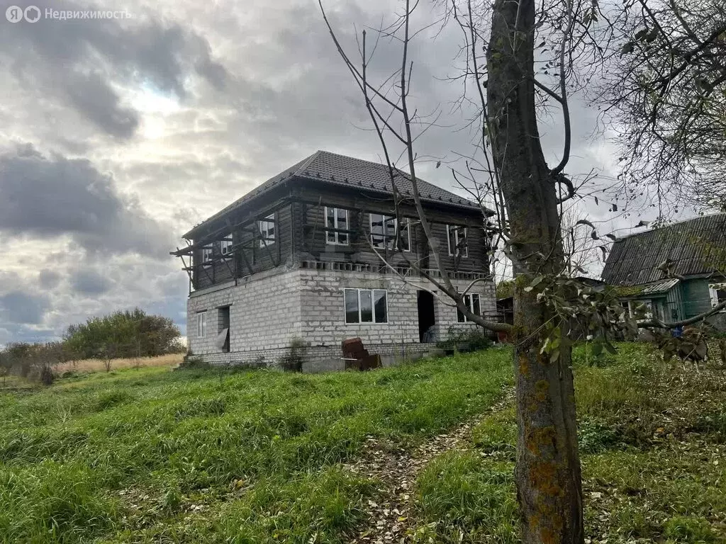 Дом в село Красный Рог, Брянская улица (320 м) - Фото 1