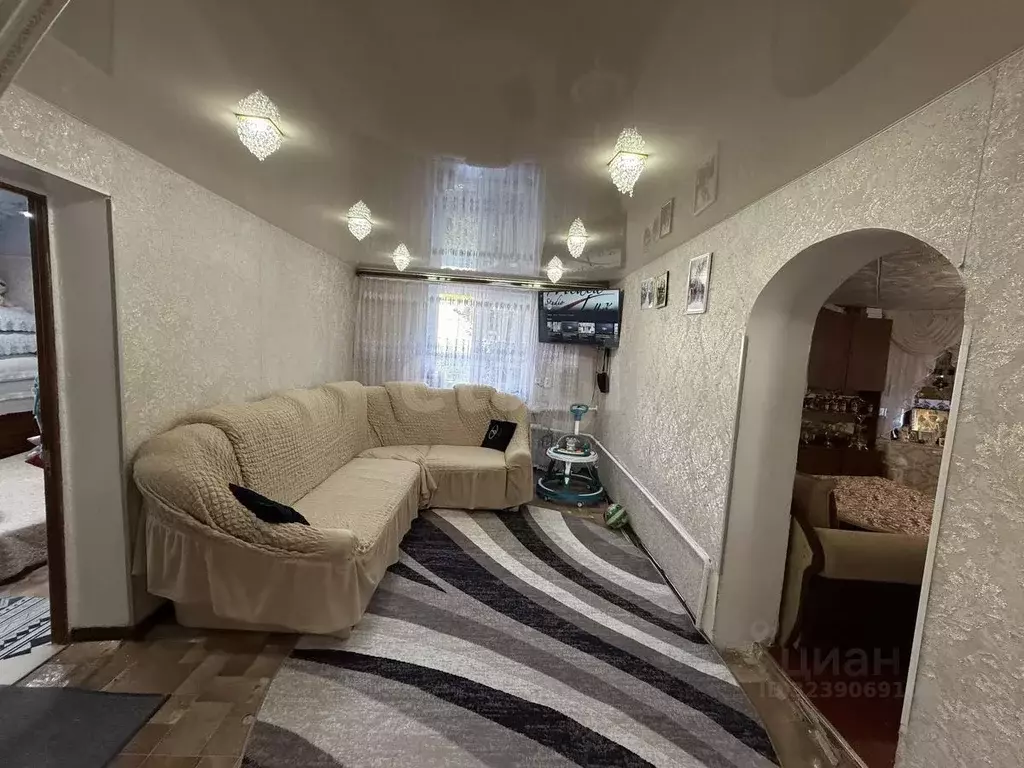 Дом в Крым, Красногвардейский район, Октябрьское пгт ул. Филиппа ... - Фото 1