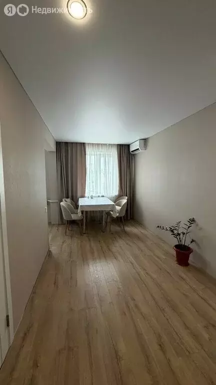 3-комнатная квартира: Астрахань, улица Яблочкова, 2Б (55.6 м) - Фото 1