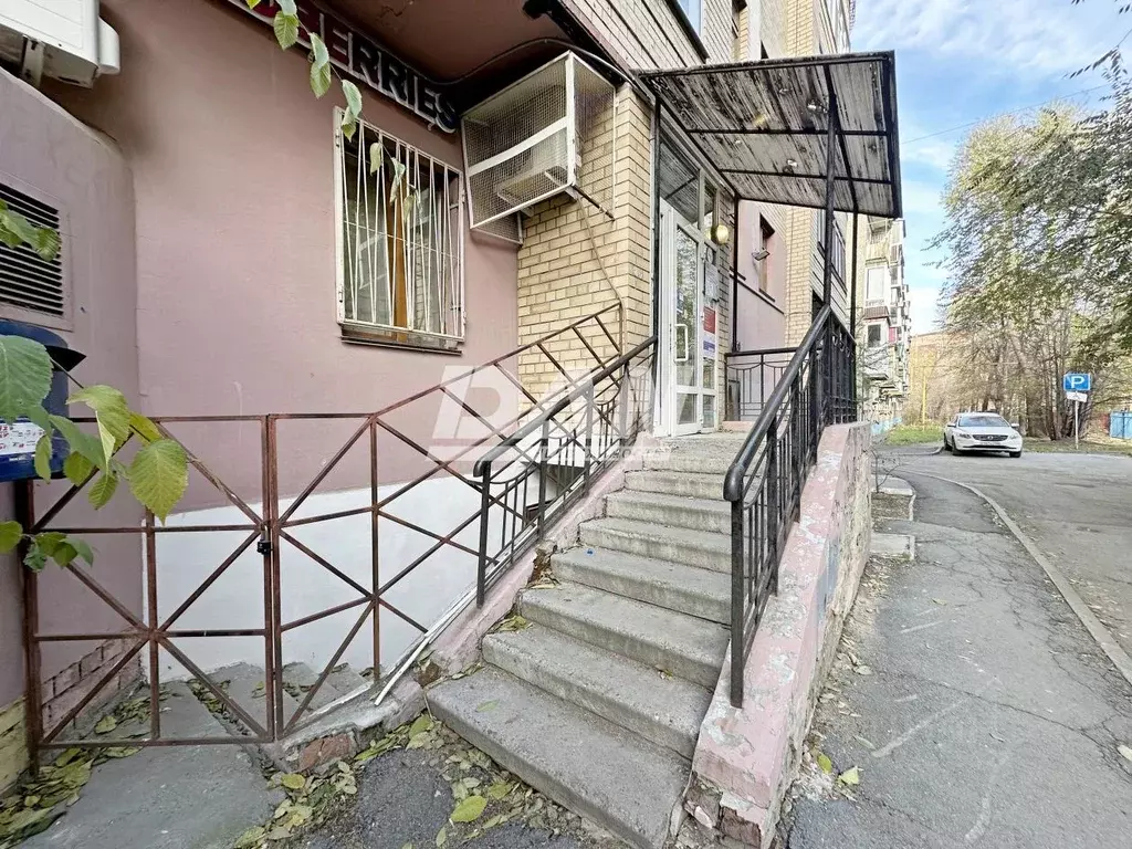 Офис в Челябинская область, Челябинск ул. Курчатова, 30А (127 м) - Фото 1