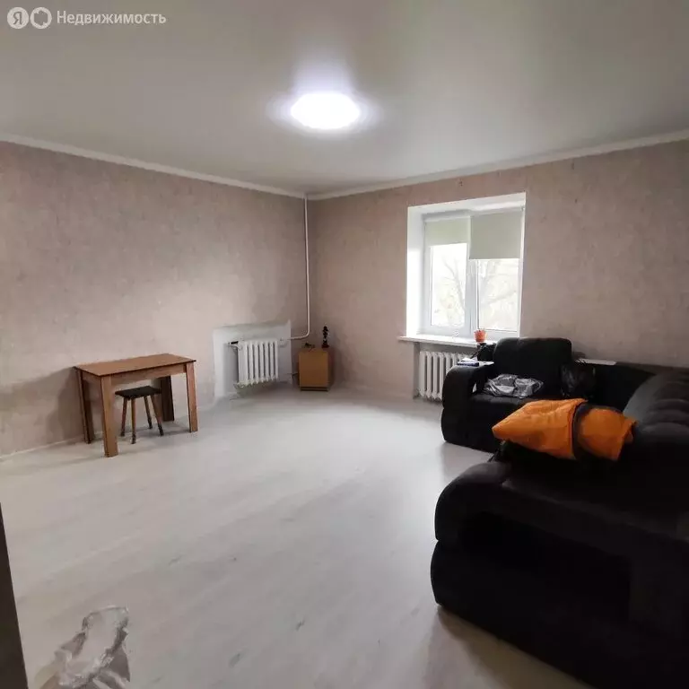 3-комнатная квартира: Каменск-Шахтинский, Заводская улица (64 м) - Фото 0