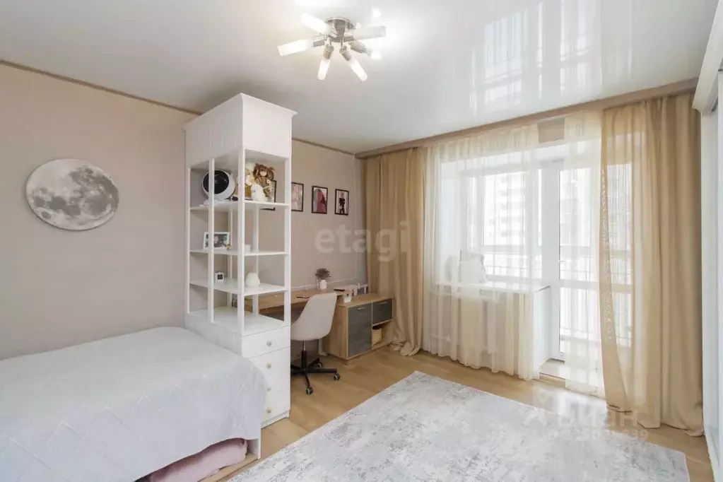 3-к кв. Тюменская область, Тюмень ул. Прокопия Артамонова, 5 (111.6 м) - Фото 1