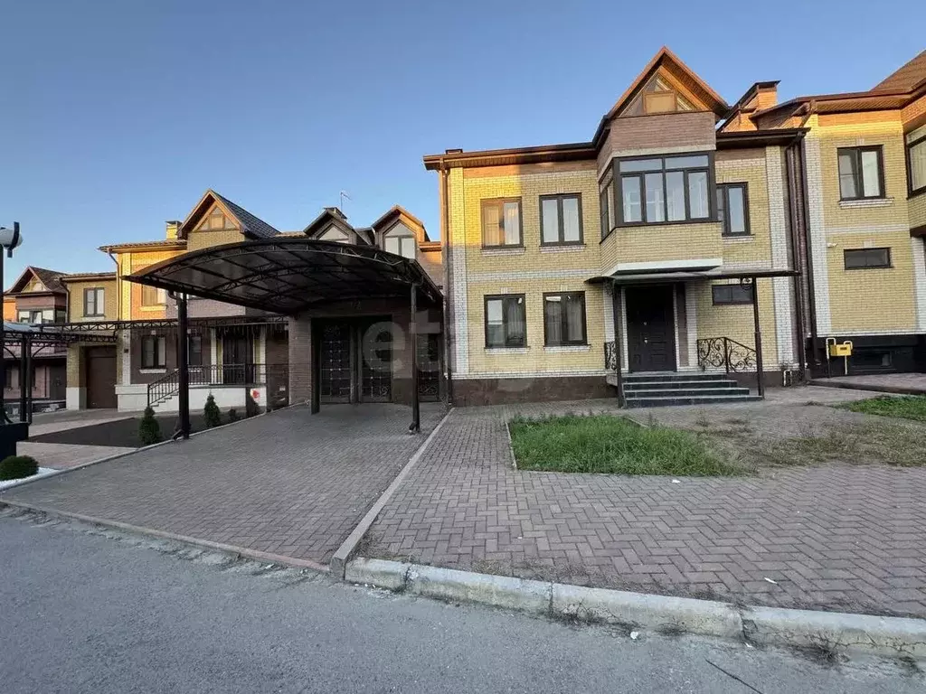 Дом в Северная Осетия, Владикавказ ул. Академика Березова, 19 (400 м) - Фото 1