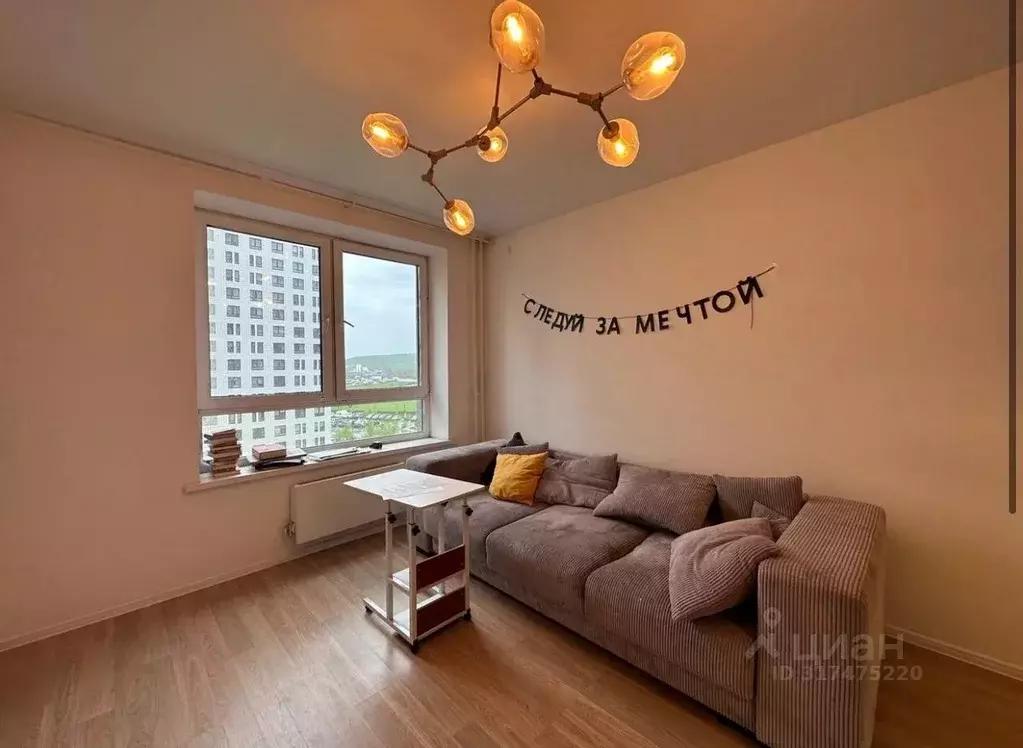 3-к кв. Москва ул. Саларьевская, 10к2 (57.0 м) - Фото 0