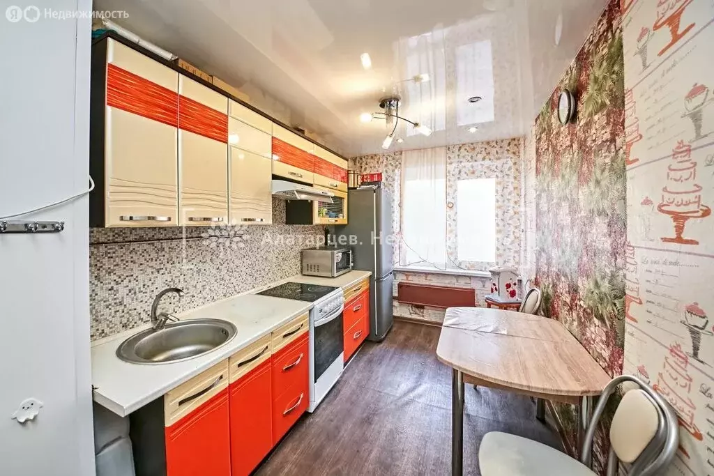 3-комнатная квартира: посёлок Светлый, 9 (64 м) - Фото 1