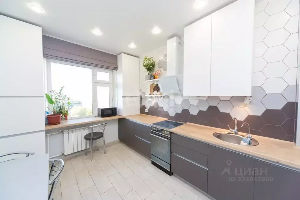 3-к кв. Ханты-Мансийский АО, Нижневартовск Интернациональная ул., 2Гк3 ... - Фото 1