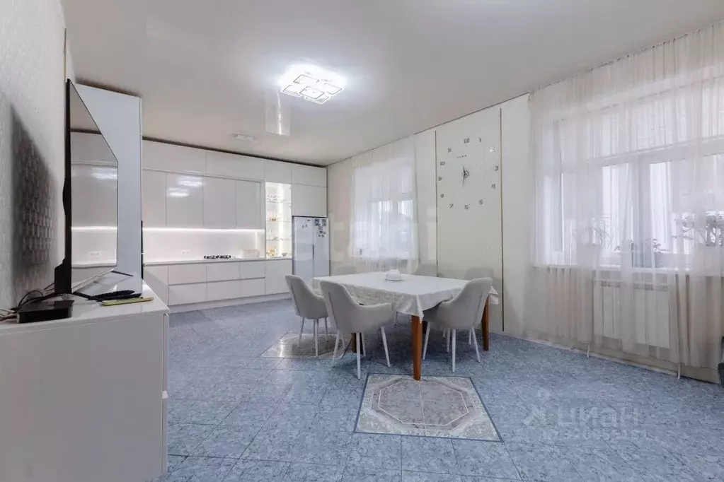 Дом в Свердловская область, Екатеринбург ул. Бисертская, 100 (213 м) - Фото 1