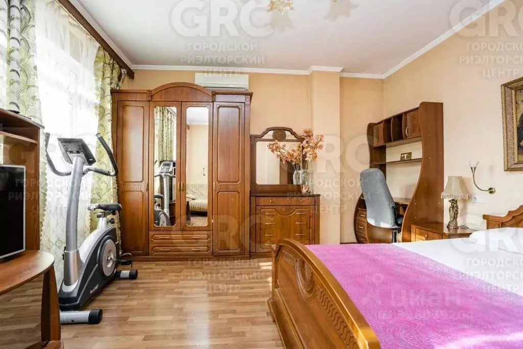 Дом в Краснодарский край, Сочи Светлана мкр, ул. Джигитская, 1 (320 м) - Фото 1