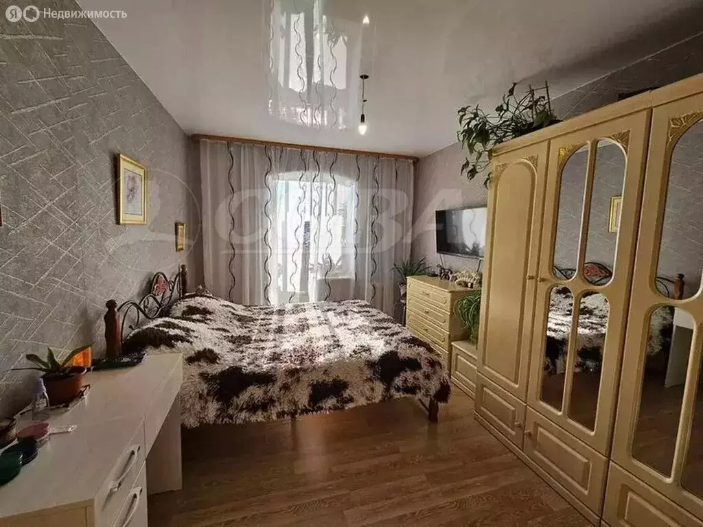 3-комнатная квартира: Тюмень, улица Николая Чаплина, 121 (67.2 м) - Фото 0