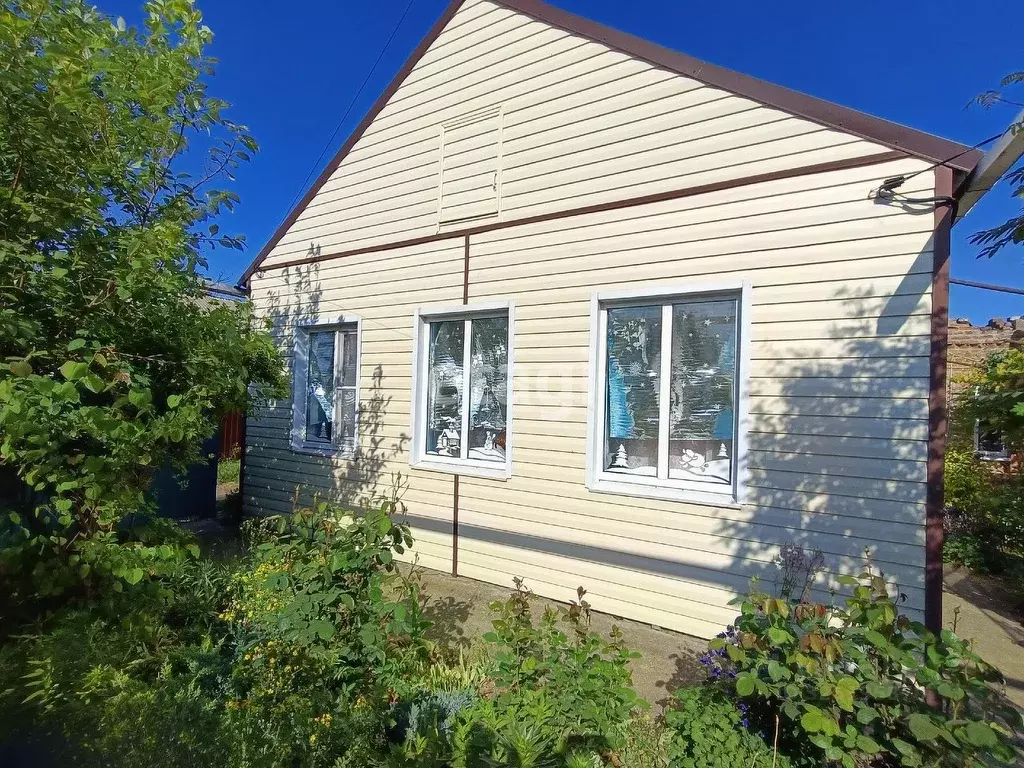 Дом в Краснодарский край, Ейский район, Александровское с/пос, с. ... - Фото 1