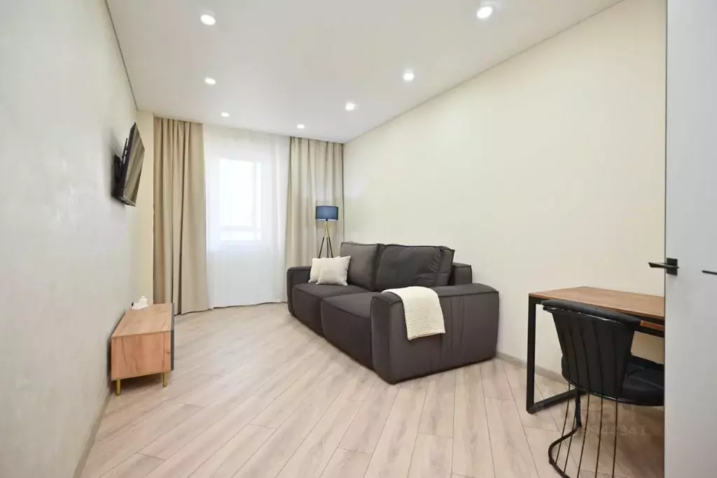 1-к кв. Красноярский край, Красноярск ул. Республики, 37А (44.0 м) - Фото 2