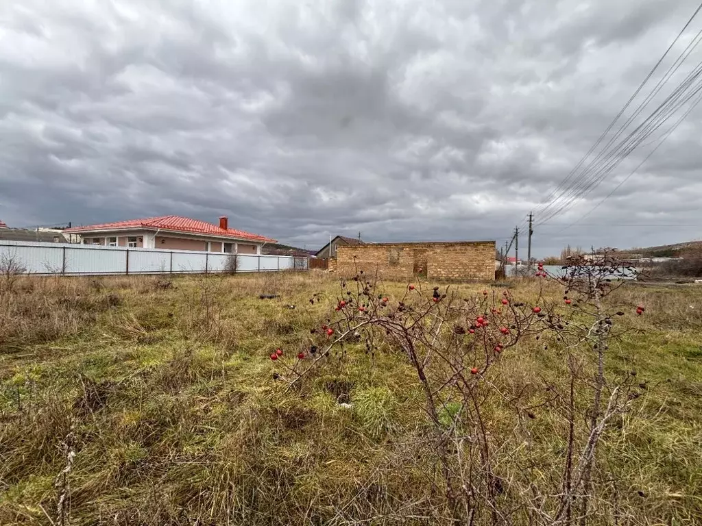 Участок в Крым, Симферопольский район, Трудовское с/пос, с. ... - Фото 1