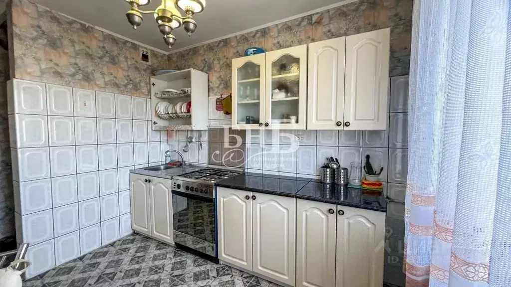 3-к кв. Оренбургская область, Кувандык Фестивальная ул., 3 (64.0 м) - Фото 1
