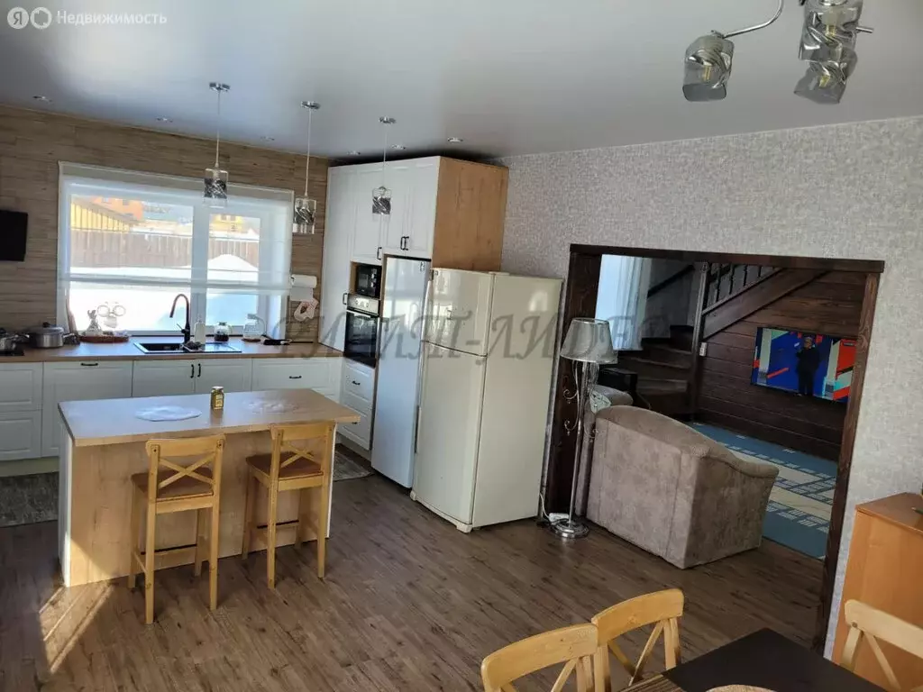 Дом в село Турочак, улица Трофимова (280 м) - Фото 1
