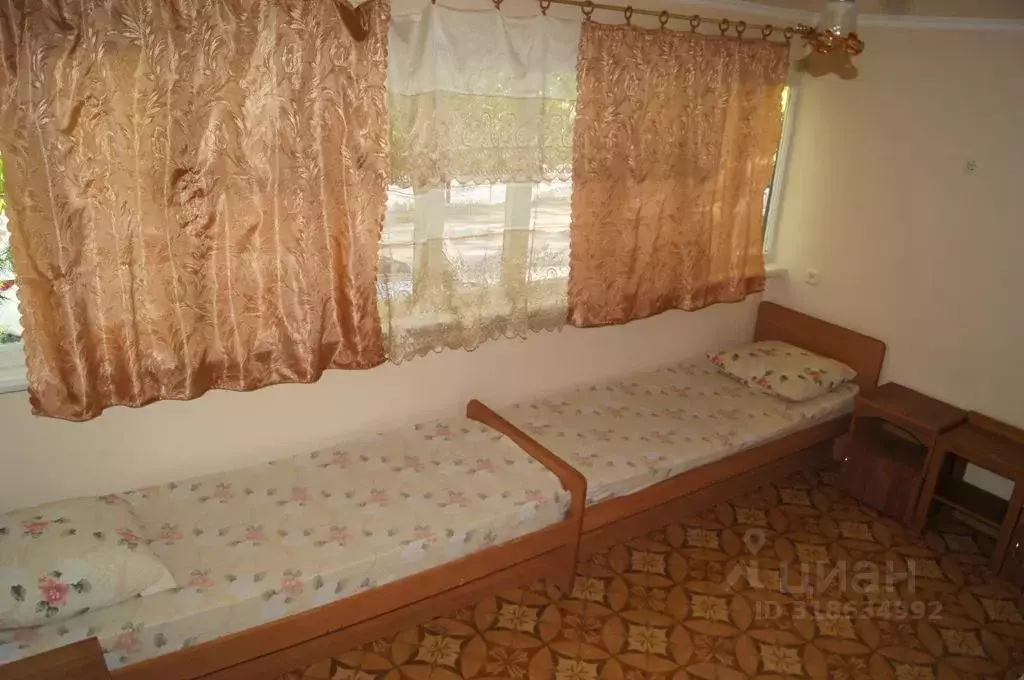 Комната Краснодарский край, Геленджик ул. Свердлова, 37 - Фото 1