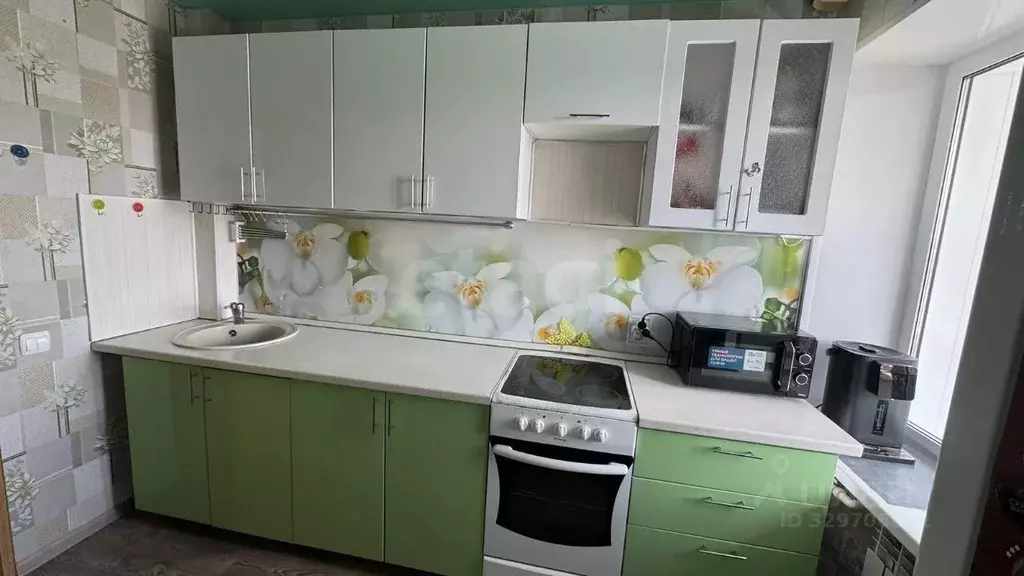 2-к кв. Ямало-Ненецкий АО, Ноябрьск Сибирская ул., 198 (51.0 м) - Фото 1