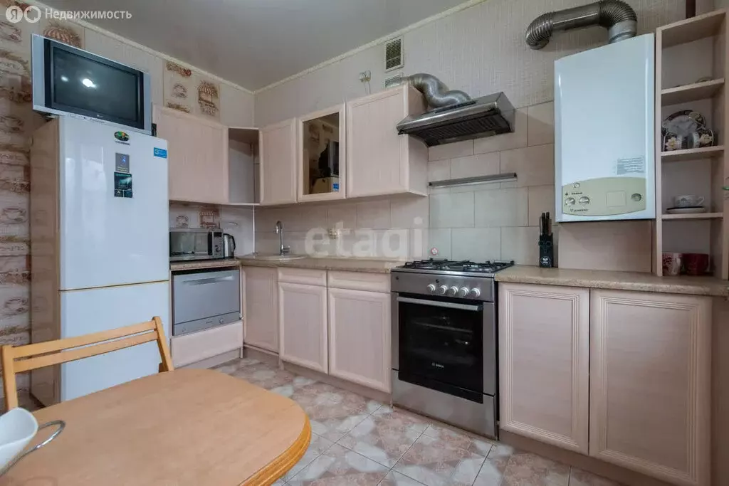 2-комнатная квартира: Калининград, Тихорецкая улица, 16А (71.9 м) - Фото 1