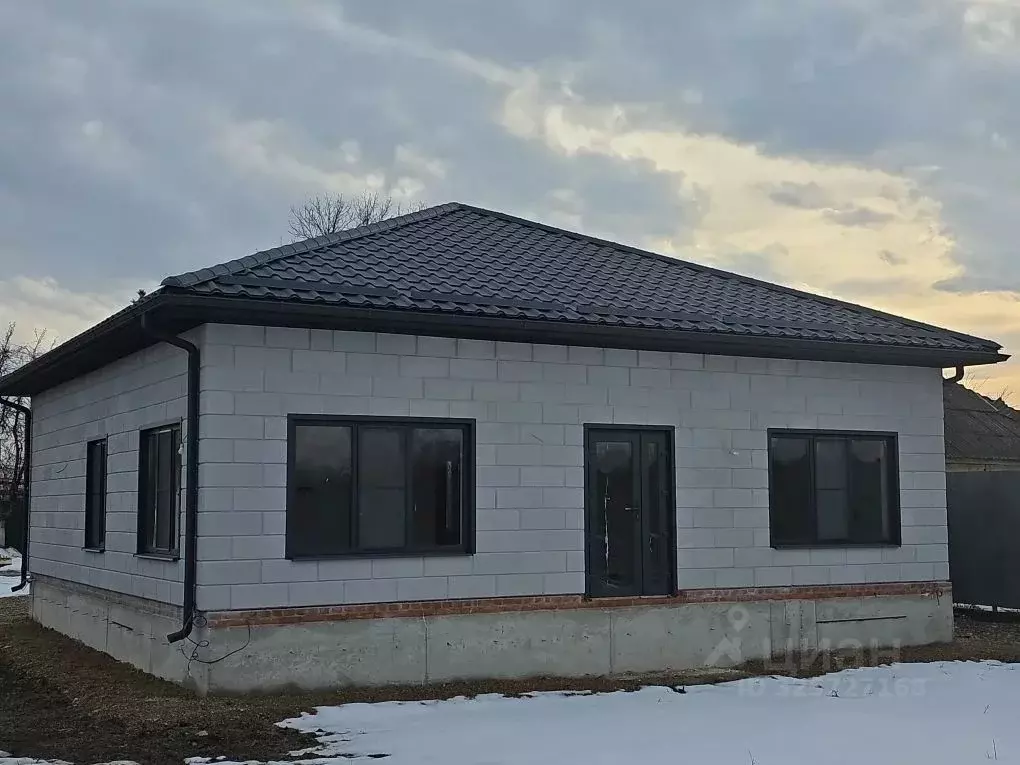 Дом в Краснодарский край, Армавир городской округ, Первомайский хут. ... - Фото 1