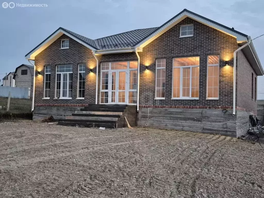 Дом в Назрань, Калмыцкая улица (182 м) - Фото 1