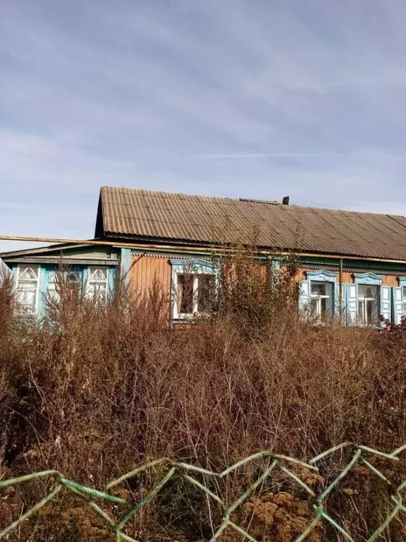 Дом в Саратовская область, Аркадакский район, Львовское муниципальное ... - Фото 1