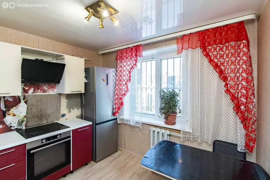 2-комнатная квартира: Тюмень, улица 50 лет Октября, 82 (50.8 м) - Фото 2