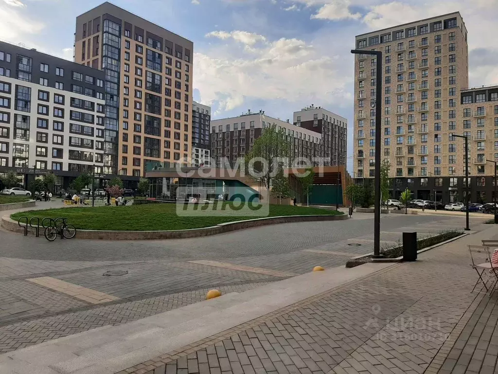 2-к кв. Удмуртия, Ижевск ул. Имени В.С. Тарасова, 1 (61.0 м) - Фото 0