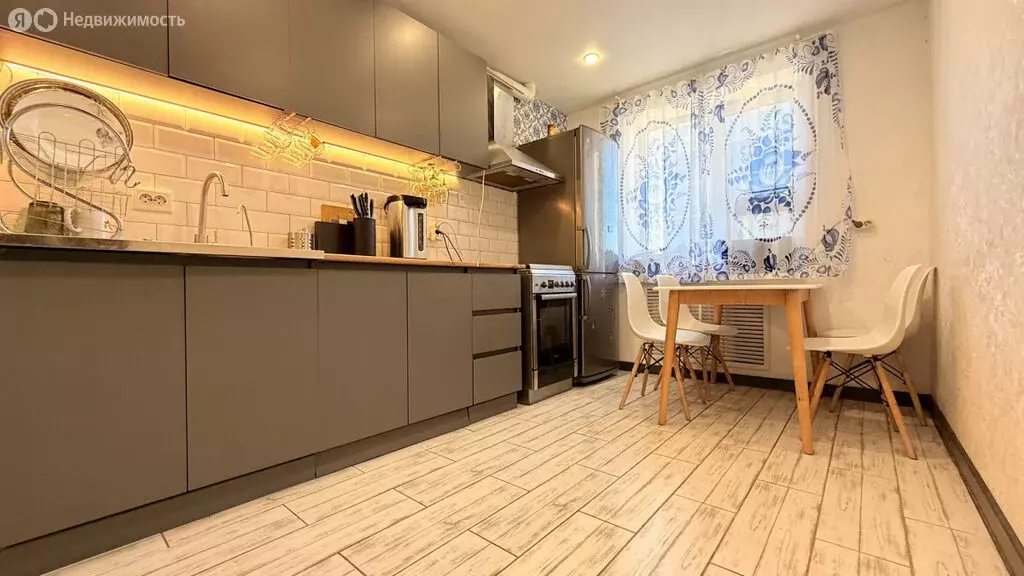 4-комнатная квартира: Киров, Луганская улица, 62 (87.6 м) - Фото 1