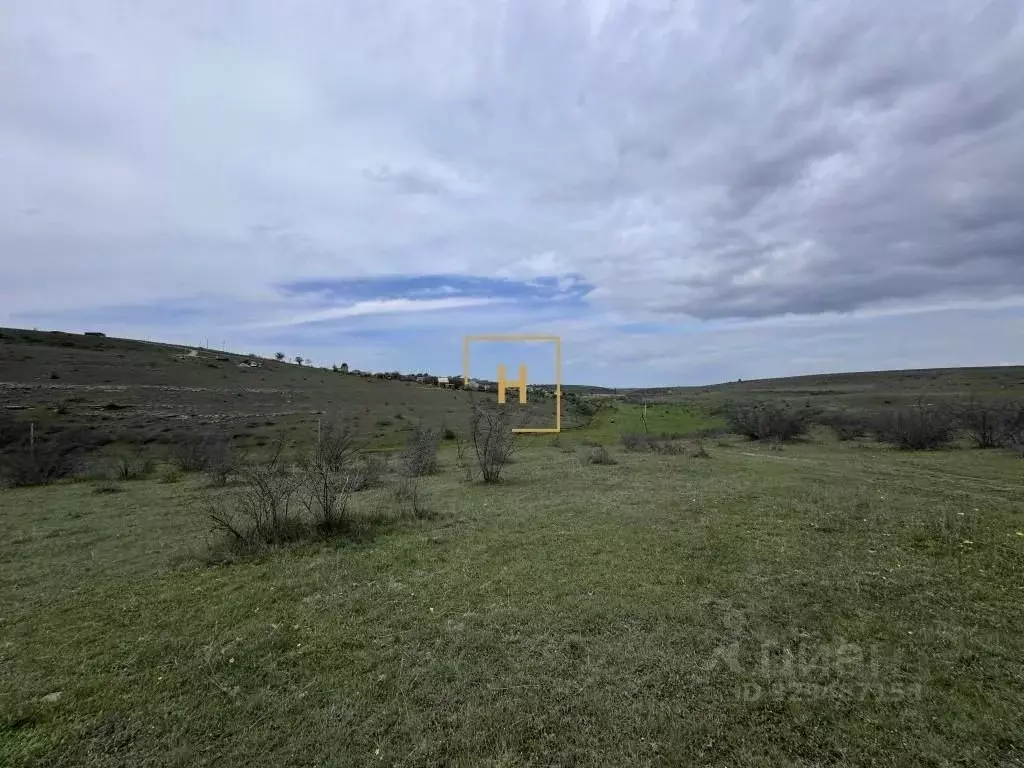 Участок в Крым, Бахчисарайский район, Ароматненское с/пос, с. ... - Фото 1