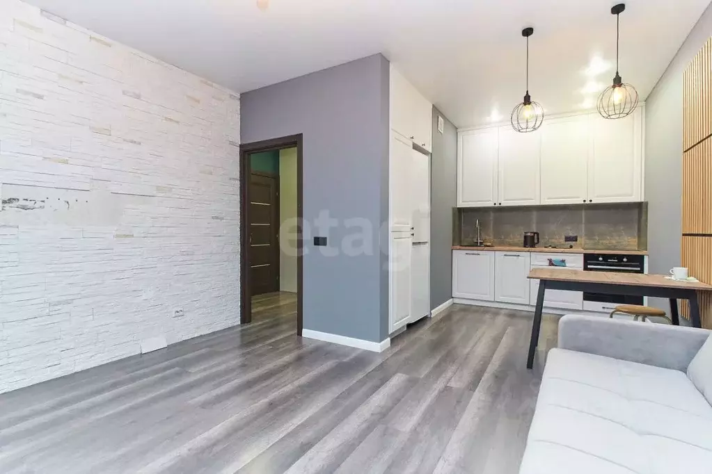 2-к кв. Тюменская область, Тюмень ул. Парада Победы, 13 (44.2 м) - Фото 1