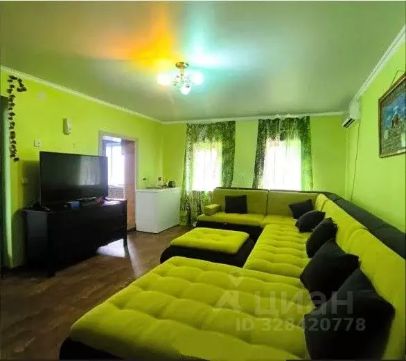 Дом в Астраханская область, Астрахань ул. Бирюзова (77 м) - Фото 1