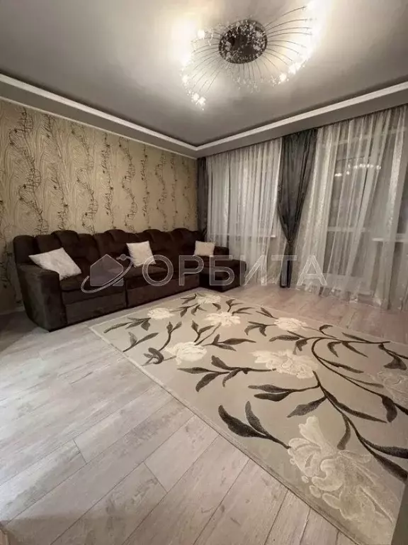 3-к кв. Тюменская область, Тюмень ул. Василия Гольцова, 22 (89.5 м) - Фото 0