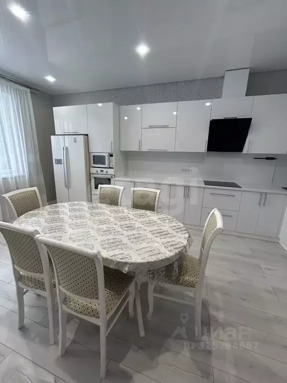 2-к кв. Тюменская область, Тюмень ул. Фармана Салманова, 12 (82.1 м) - Фото 1