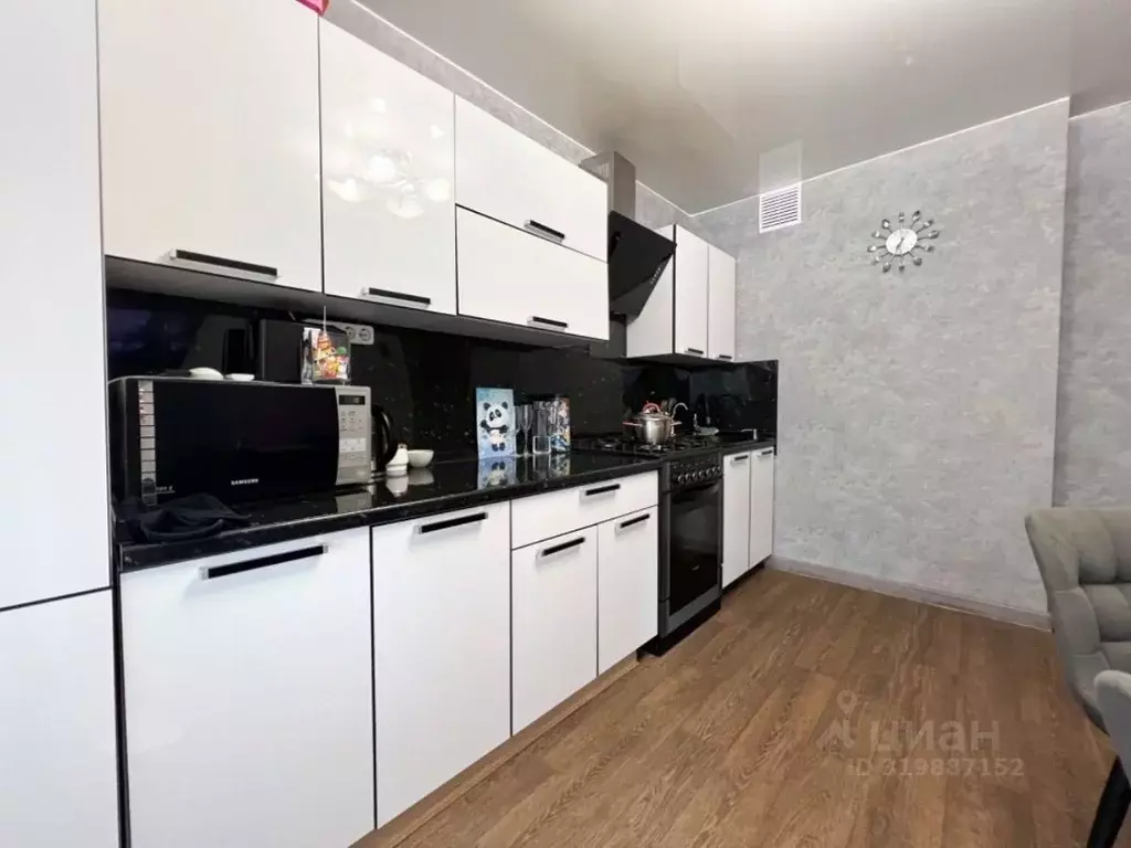 3-к кв. Псковская область, Псков Рижский просп., 83 (68.0 м) - Фото 0