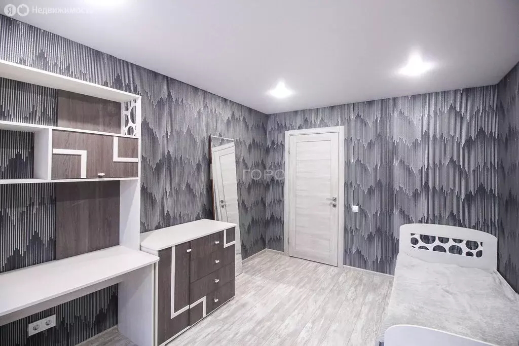 3-комнатная квартира: Барнаул, улица Юрина, 202/34 (67.9 м) - Фото 1