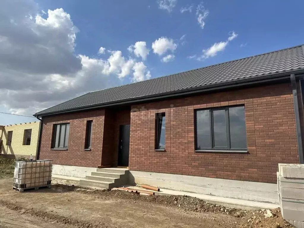 Дом в Калмыкия, Элиста ул. Йорял, 12 (100 м) - Фото 2