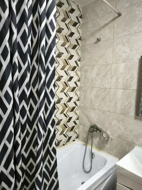 1-к кв. Саратовская область, Энгельс просп. Строителей, 53 (39.6 м) - Фото 2