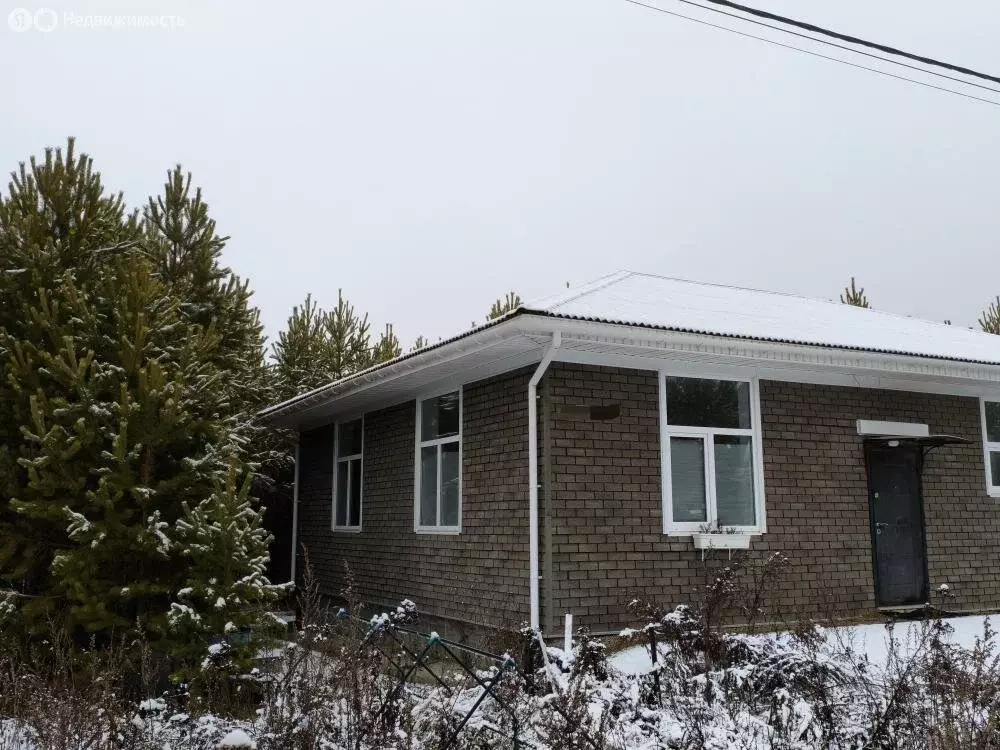 Дом в Свердловская область, посёлок городского типа Верхнее Дуброво ... - Фото 1