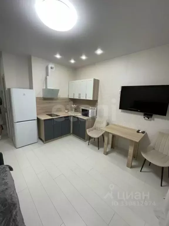 Студия Тюменская область, Тобольск 15-й мкр, 25 (28.0 м) - Фото 1