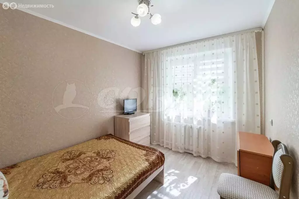 2-комнатная квартира: Тюмень, улица Монтажников, 12 (41.8 м) - Фото 2
