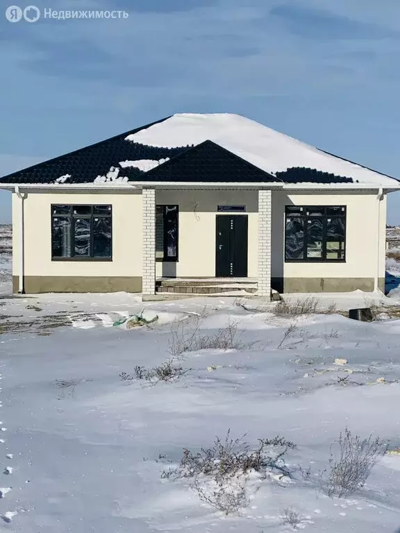 Дом в Наримановский район, поселок Наримановский, Южная улица, 40 (110 ... - Фото 1