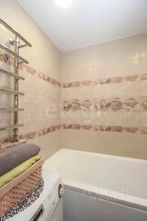 3-к кв. Омская область, Омск Мельничная ул., 124 (67.8 м) - Фото 1