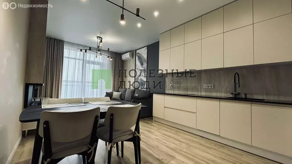 3-комнатная квартира: Ижевск, улица Максима Горького, 147 (83.4 м) - Фото 1