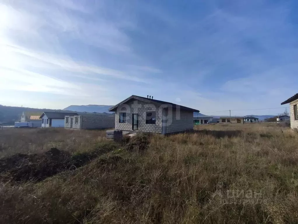 Дом в Крым, Симферопольский район, Добровское с/пос, с. Перевальное, ... - Фото 1