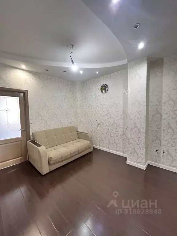 2-к кв. Саха (Якутия), Якутск ул. Кирова, 31/4А (68.2 м) - Фото 0