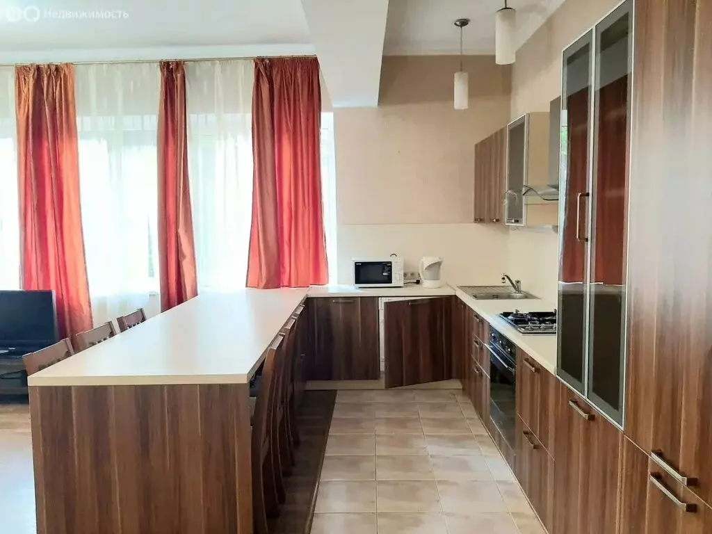 2-комнатная квартира: Сочи, микрорайон Бытха, улица Бытха, 2/5 (70 м) - Фото 1