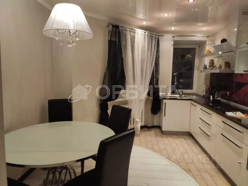 2-к кв. Тюменская область, Тюмень ул. 50 лет Октября, 24к1 (60.6 м) - Фото 1